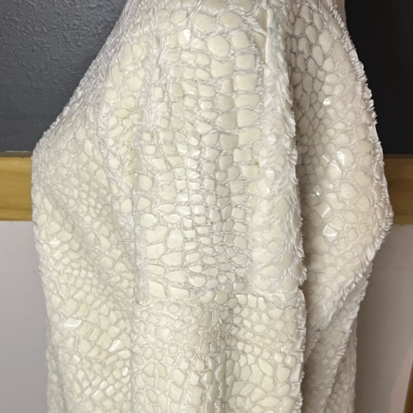 Ann Taylor crew neck croc texture sweater size XL - Picture 2 of 4